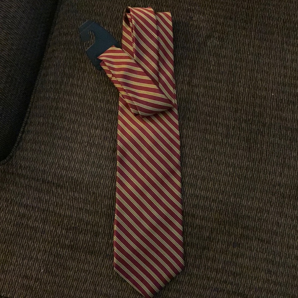 Beautiful 100% silk Brooks Brothers Tie